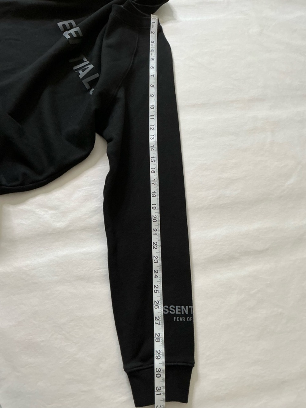 Essentials Men’s Black Logo Crewneck Sweatshirt Size Medium - Picture 9 of 12